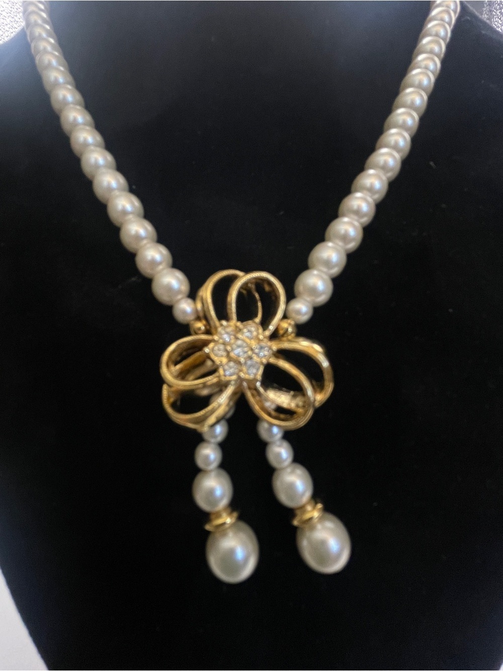 Vintage Avon 18” Faux Pearl Bow Necklace Gold Tone Rhinestone Tassel - Picture 11 of 11